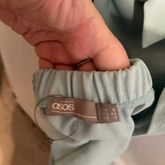 NWOT ASOS Off The Shoulder Dress - Picture 4 of 4